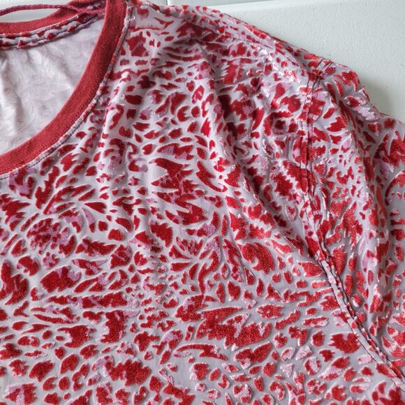 We The Free Shirt Womens Medium Red White Velvet Burnout Short Sleeve Oversized - Picture 4 of 10